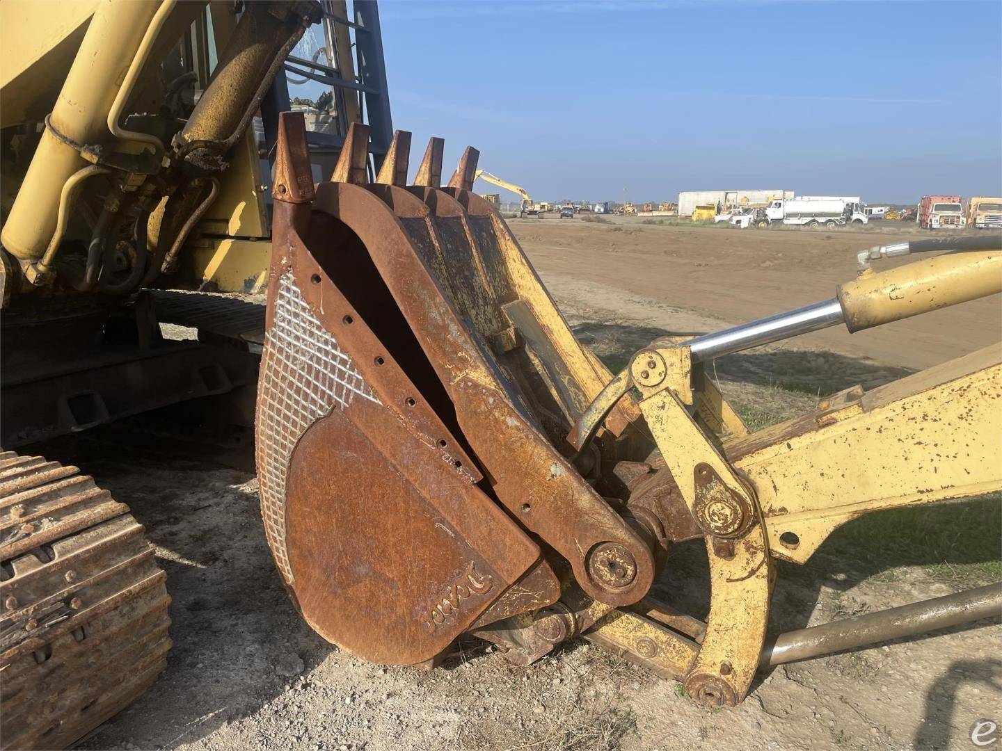 1990 Cat 225D LC