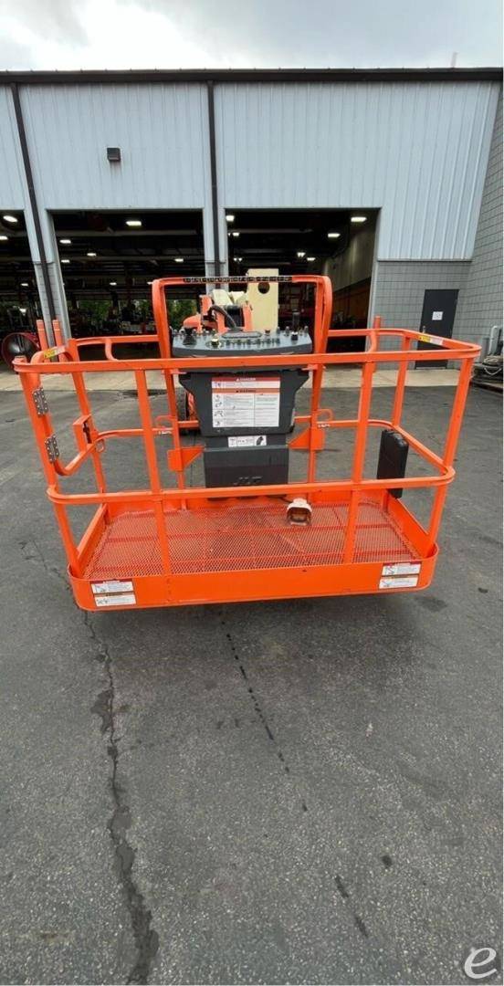 2015 JLG E450AJ