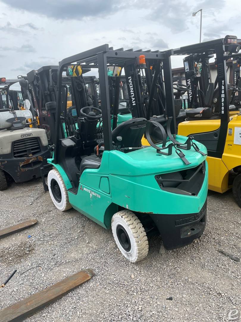 2015 Mitsubishi FG25N
