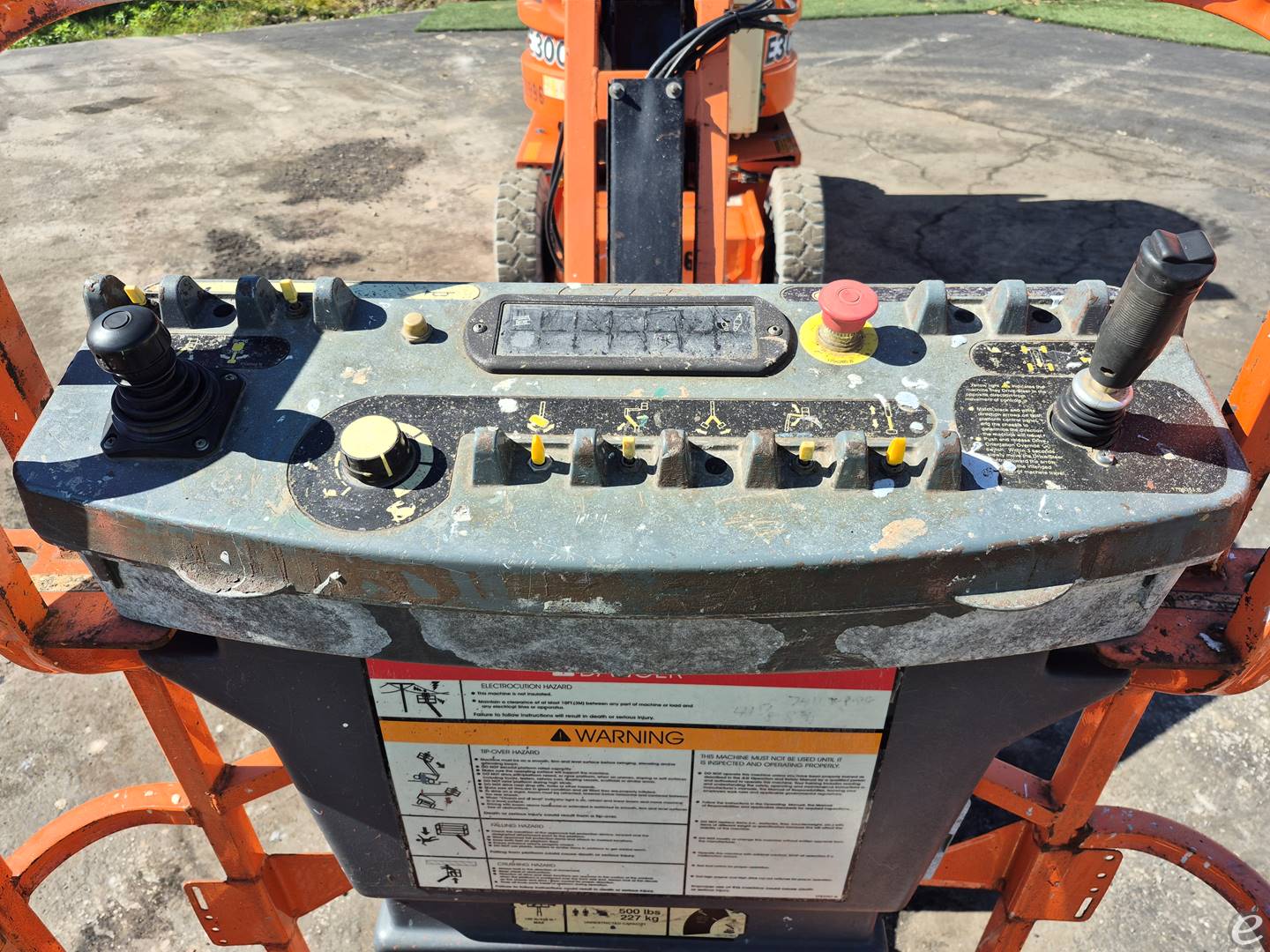 2013 JLG E300AJ