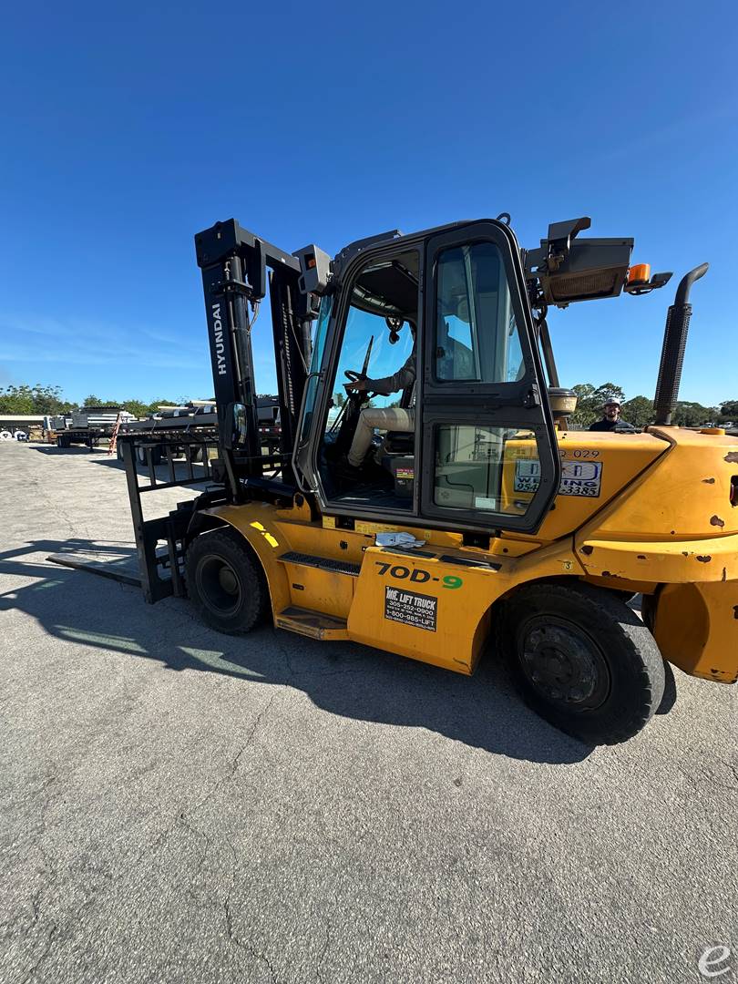 2019 Hyundai 70D-9