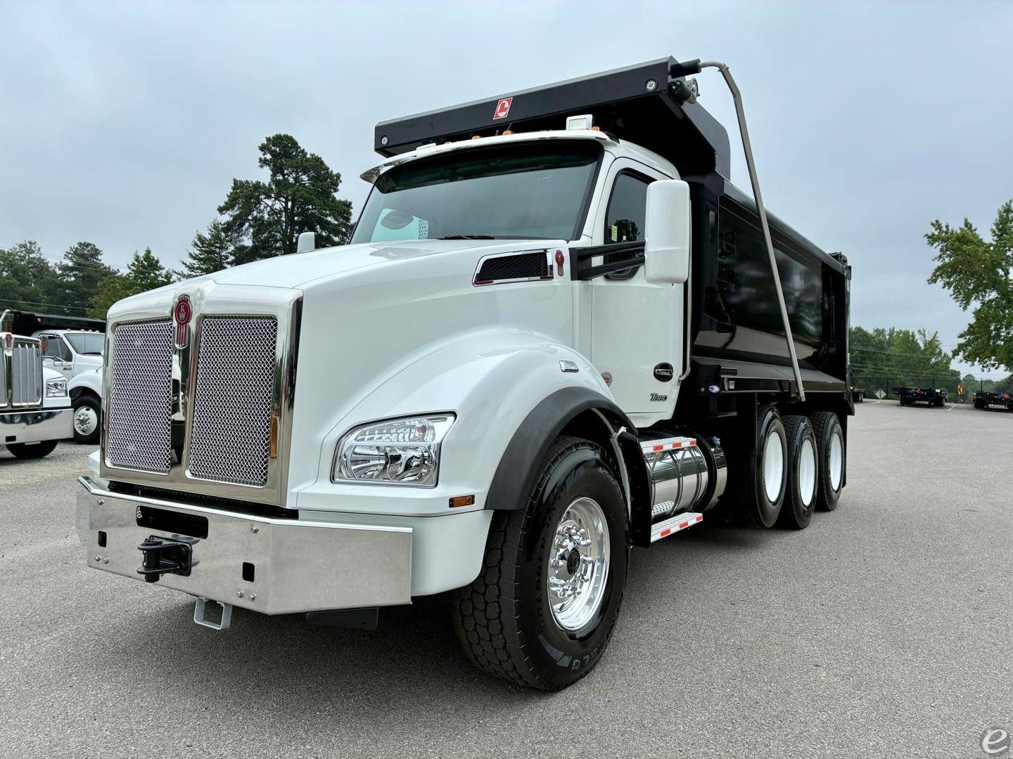 2025 Kenworth T880