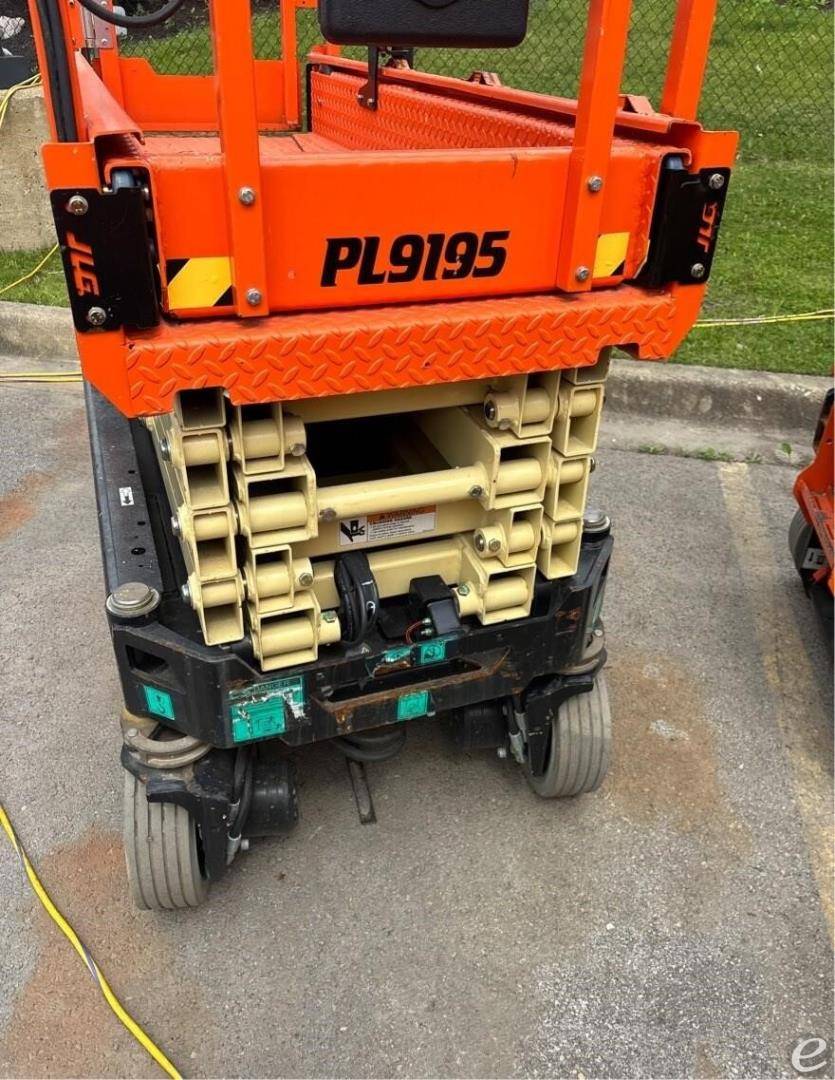 2021 JLG R1932i