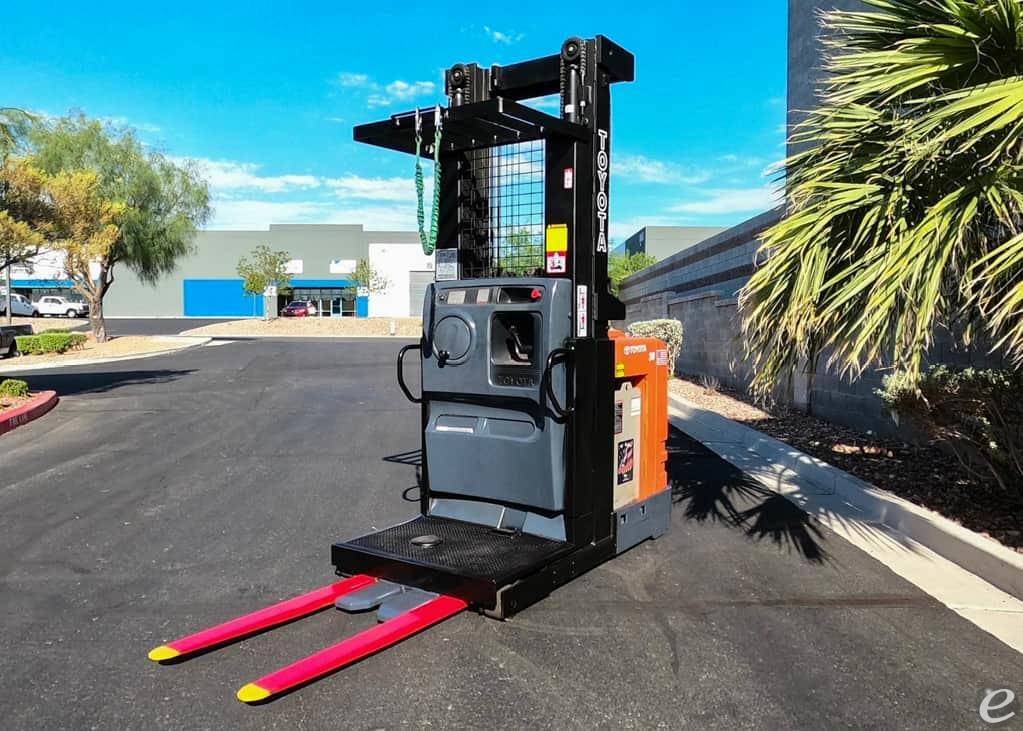 2010 Toyota 7BPUE15 Electric Order Picker - 123Forklift
