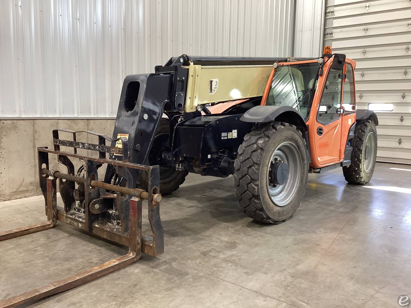 2016 JLG 943