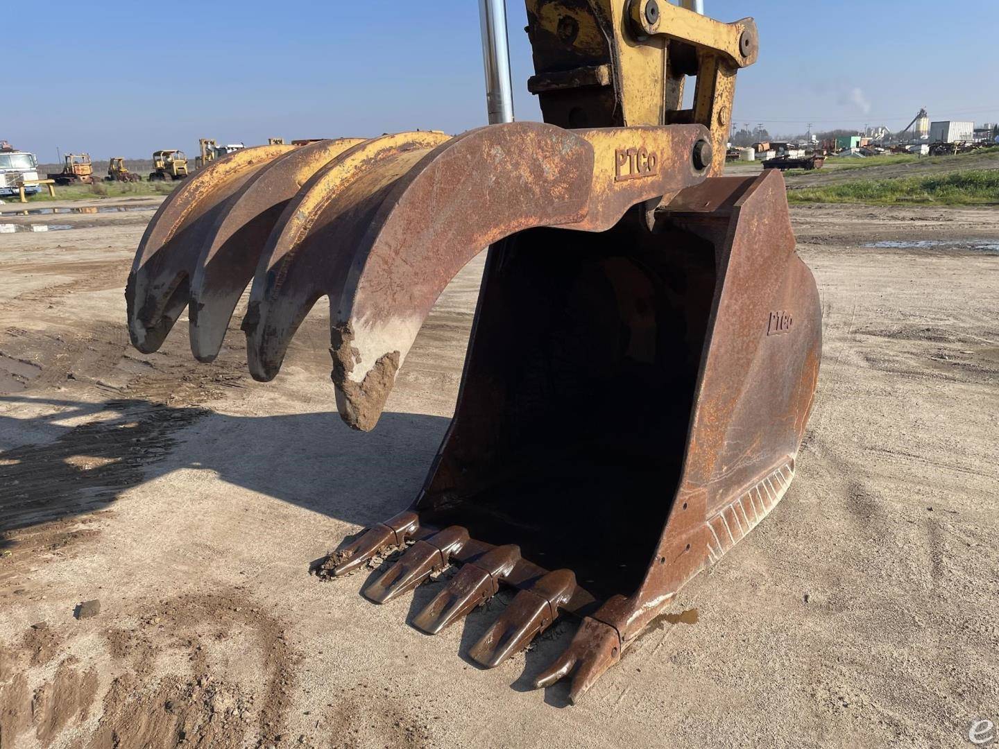 1992 Cat 330L