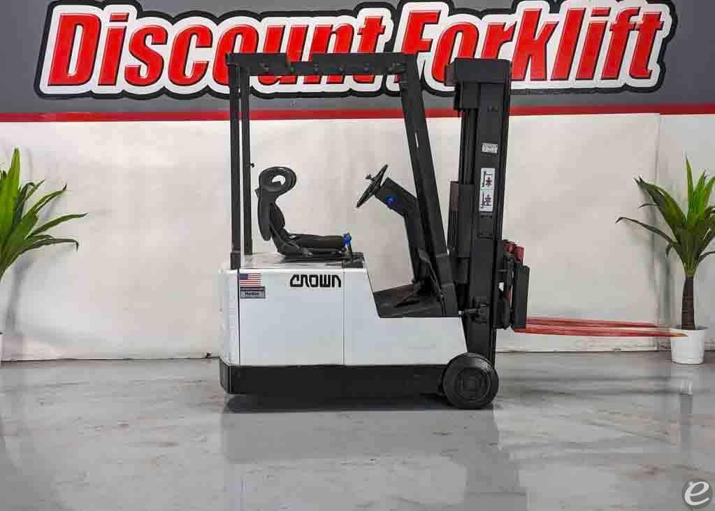 1995 Crown 30SCTT Electric Forklift...