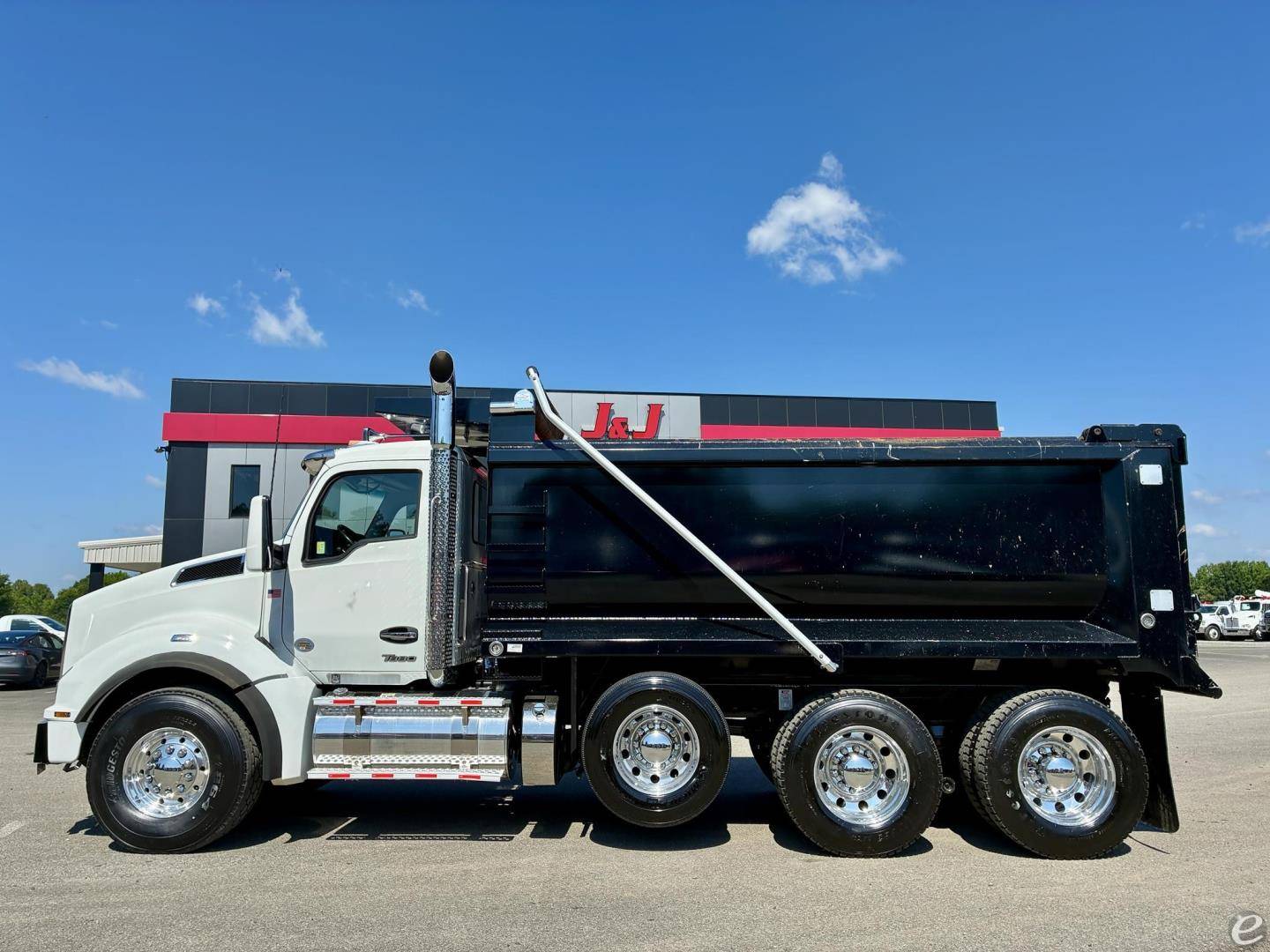 2025 Kenworth T880