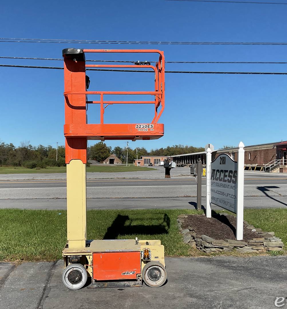 2017 JLG 1230ES