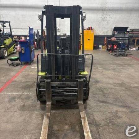 2019 Clark S25D