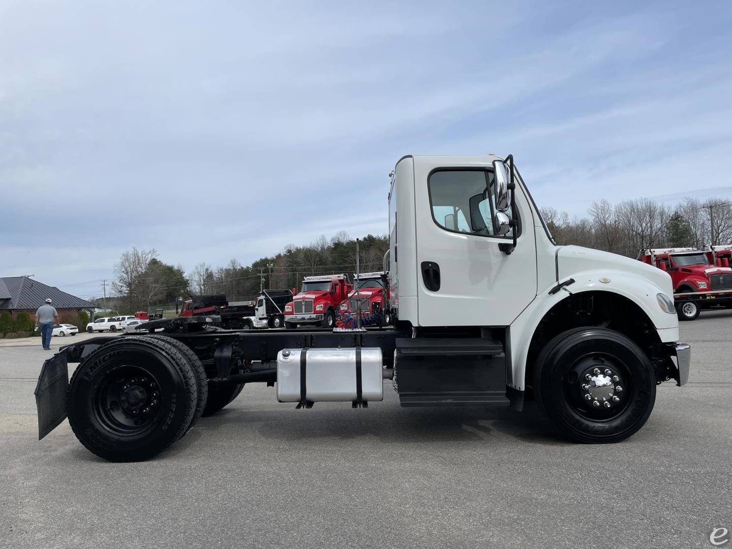 2014 Freightliner BUSINESS CLASS M2 106