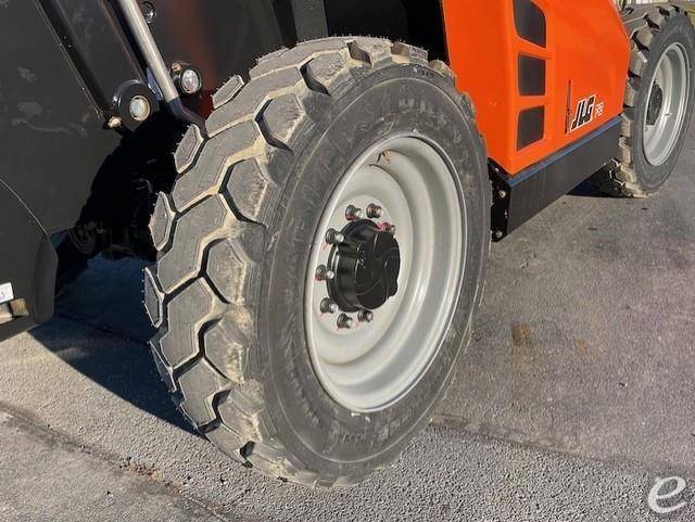 2023 JLG 742