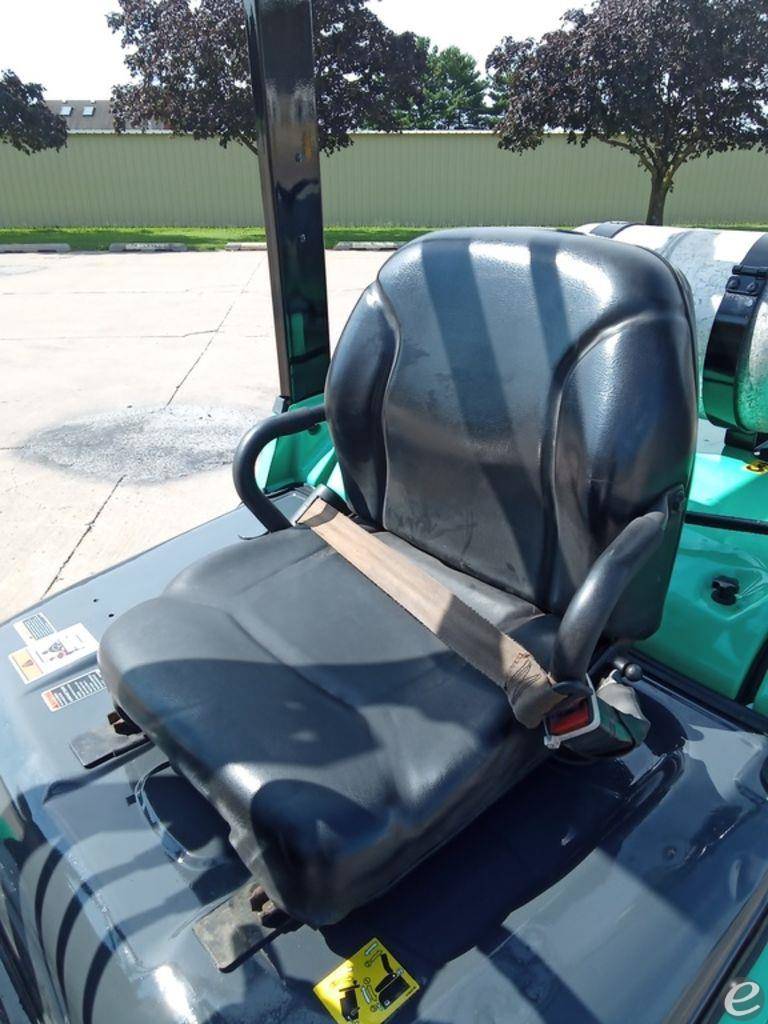 2015 Mitsubishi FG30N