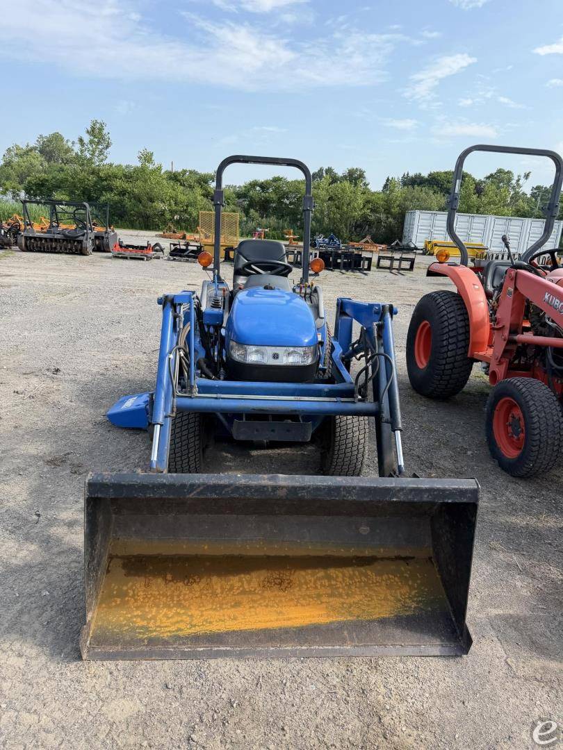 2001 New Holland TC21D