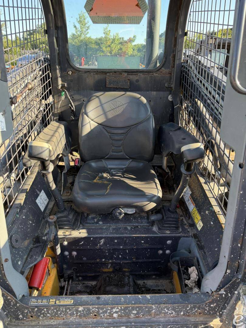 2015 New Holland L220