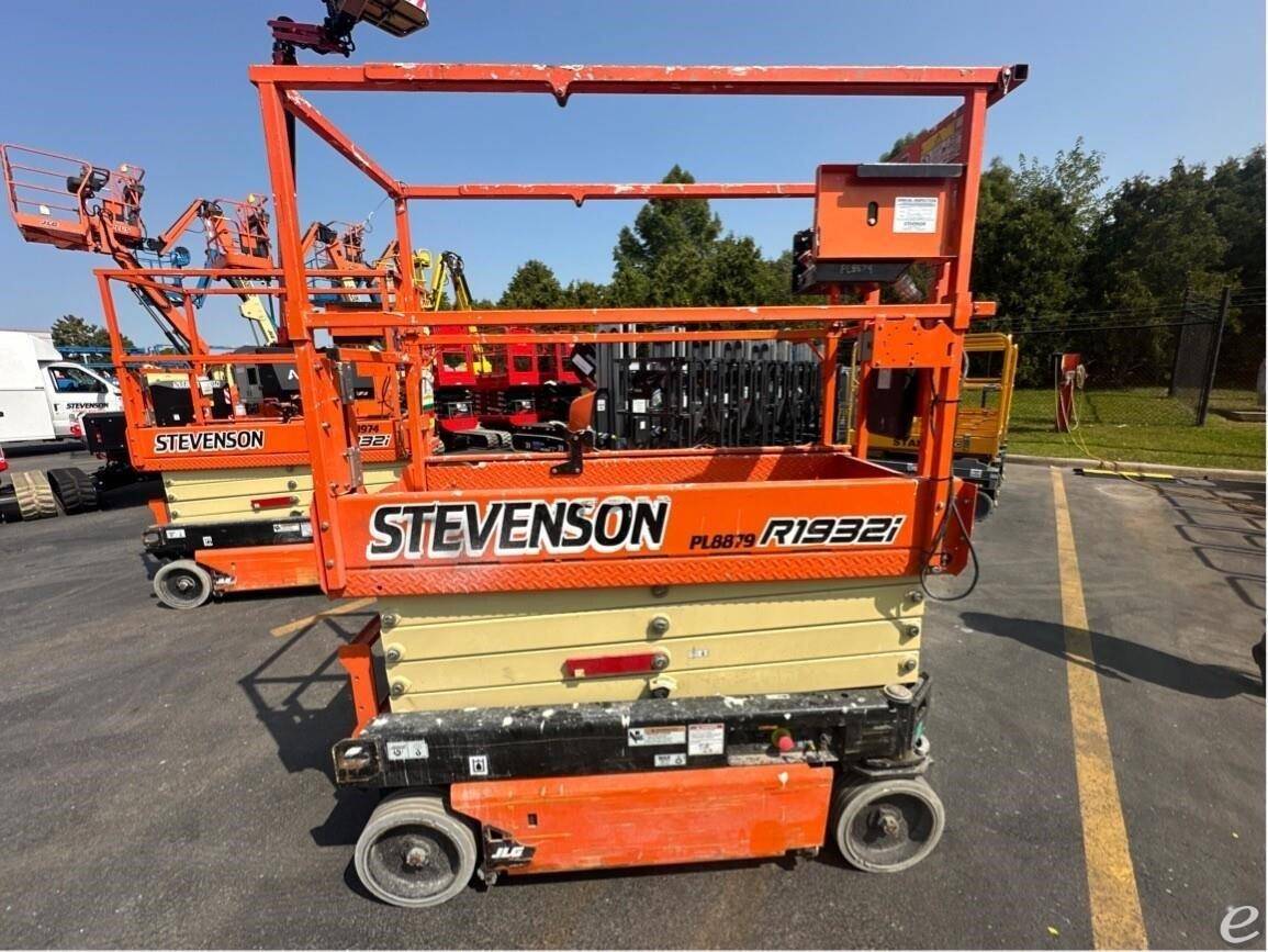 2021 JLG R1932i
