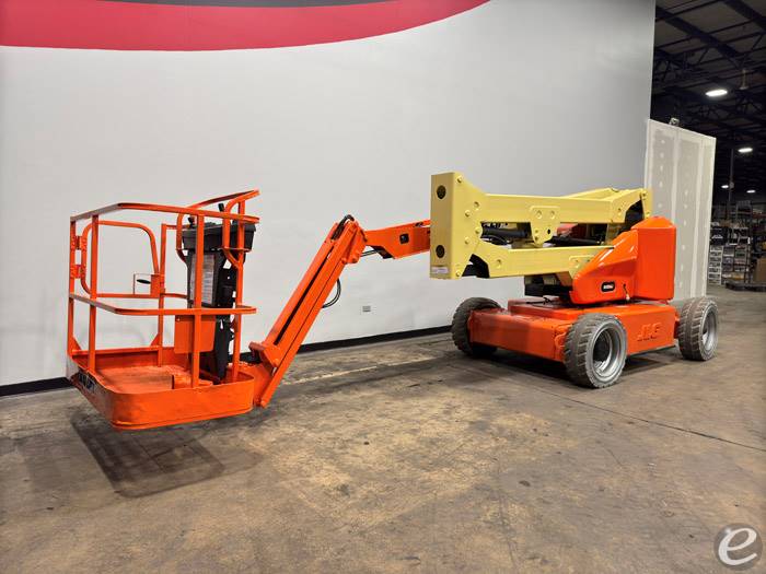 2013 JLG E450AJ