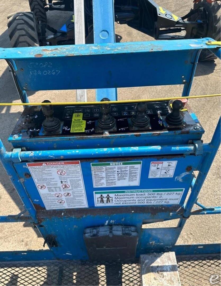 2012 Genie Z135/70