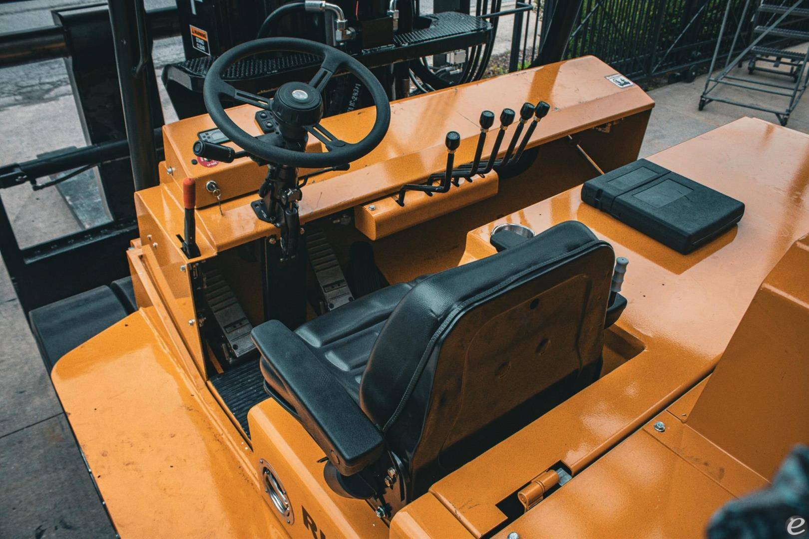 2026 Royal RIG-N-LIFT 80/100