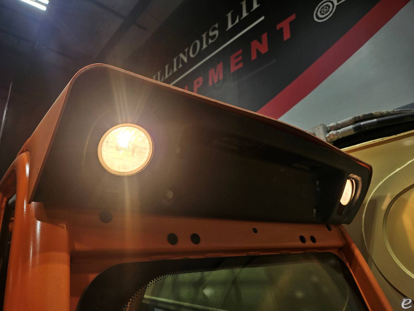 2018 JLG 1055