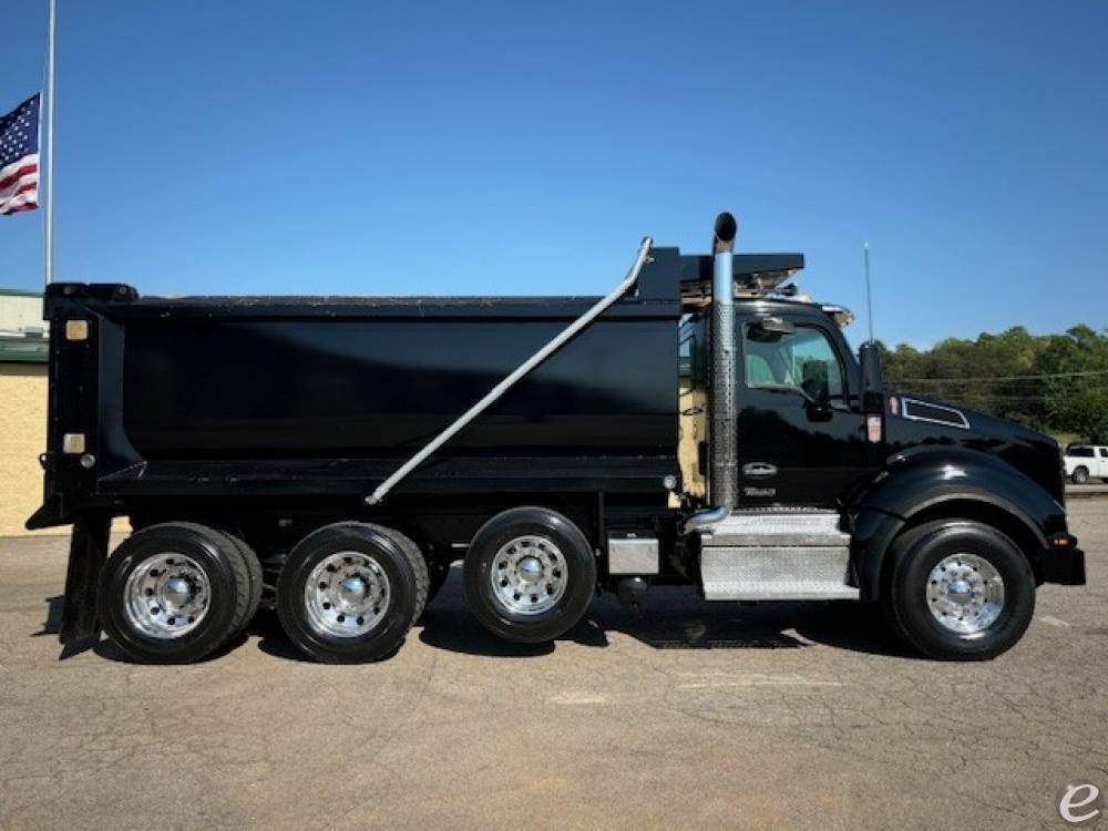 2025 Kenworth T880