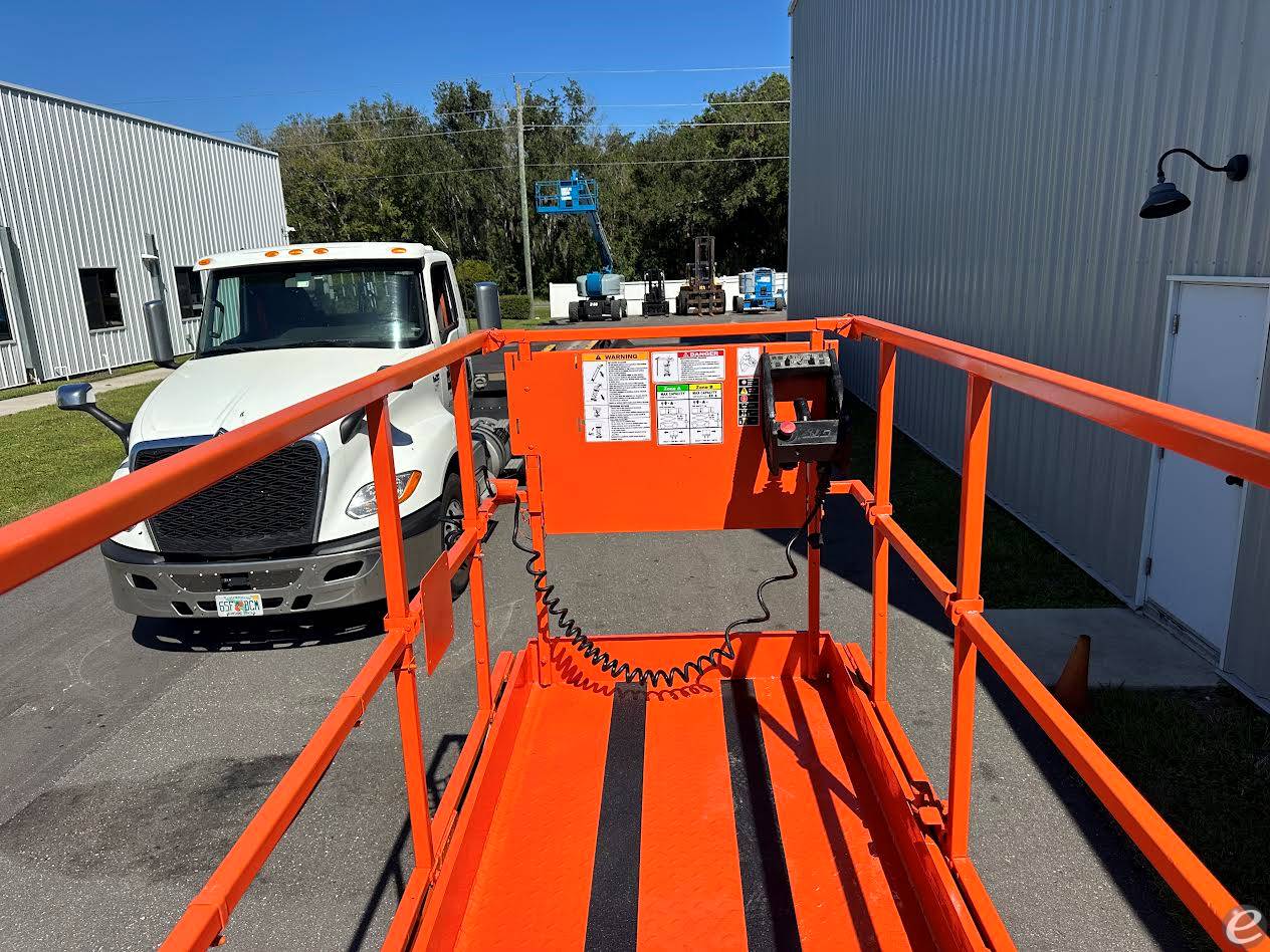 2015 JLG 3246ES