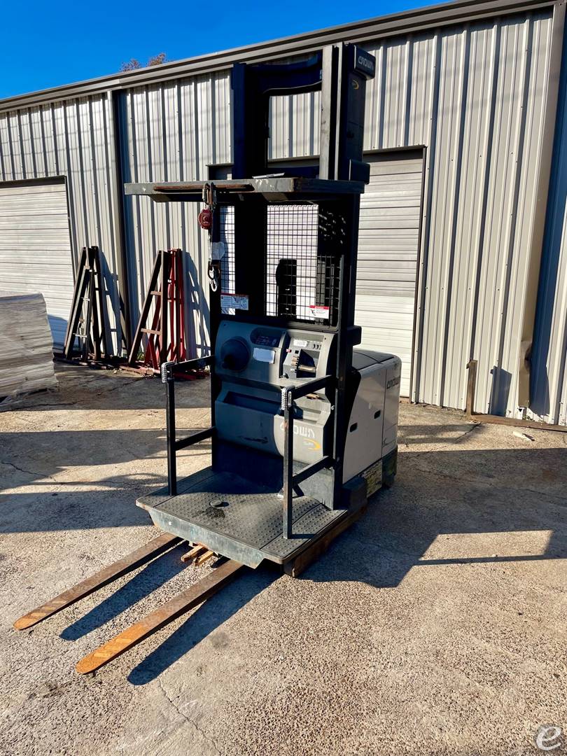 2008 Crown SP3520-30 Electric Order Picker - 123Forklift