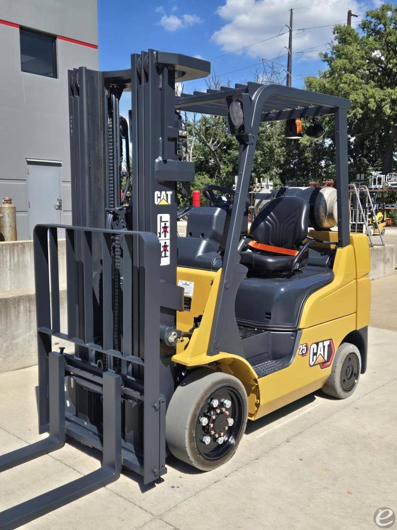 2020 Mitsubishi FGC25N