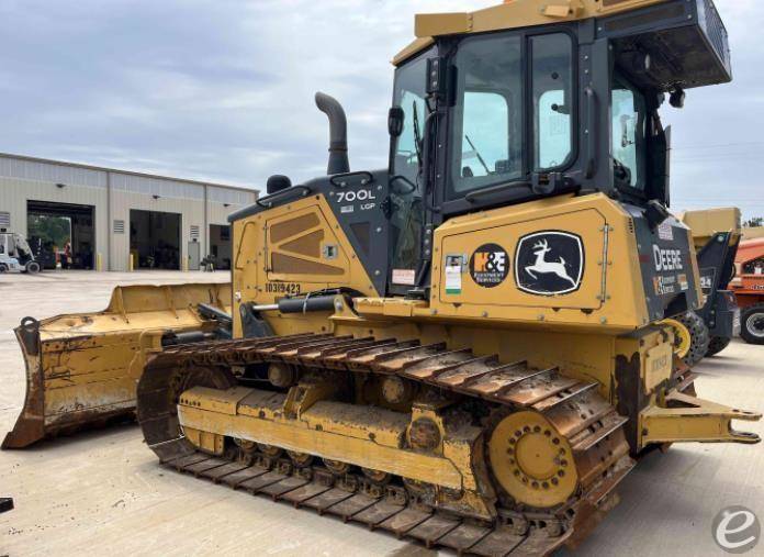 2021 John Deere 700