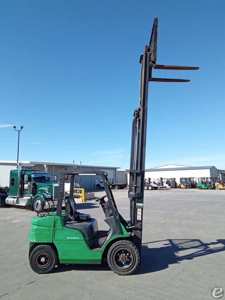 2012 Mitsubishi FG30N