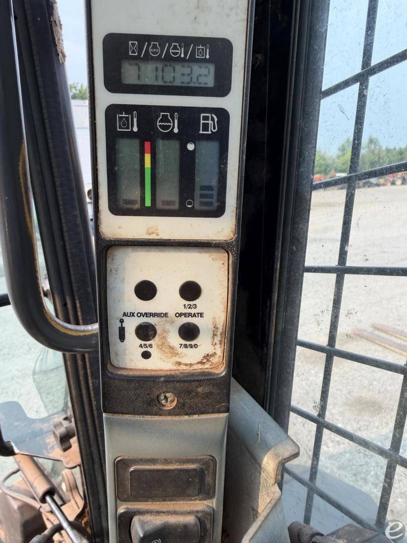 2015 New Holland L220