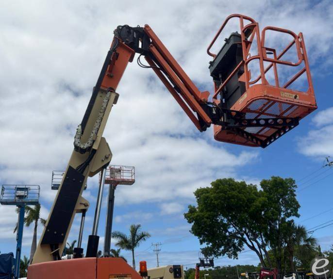 2017 JLG E300AJP