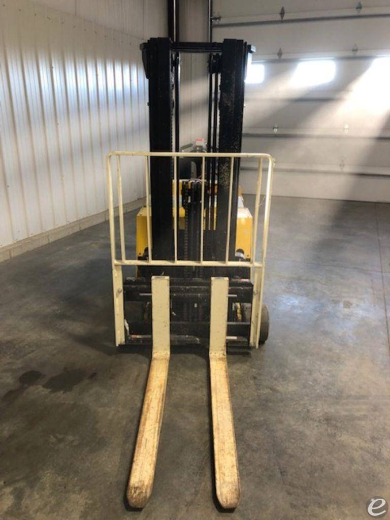 2018 Yale Pallet Stackers MCW040-E