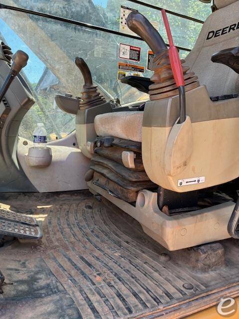 2015 John Deere 210G LC