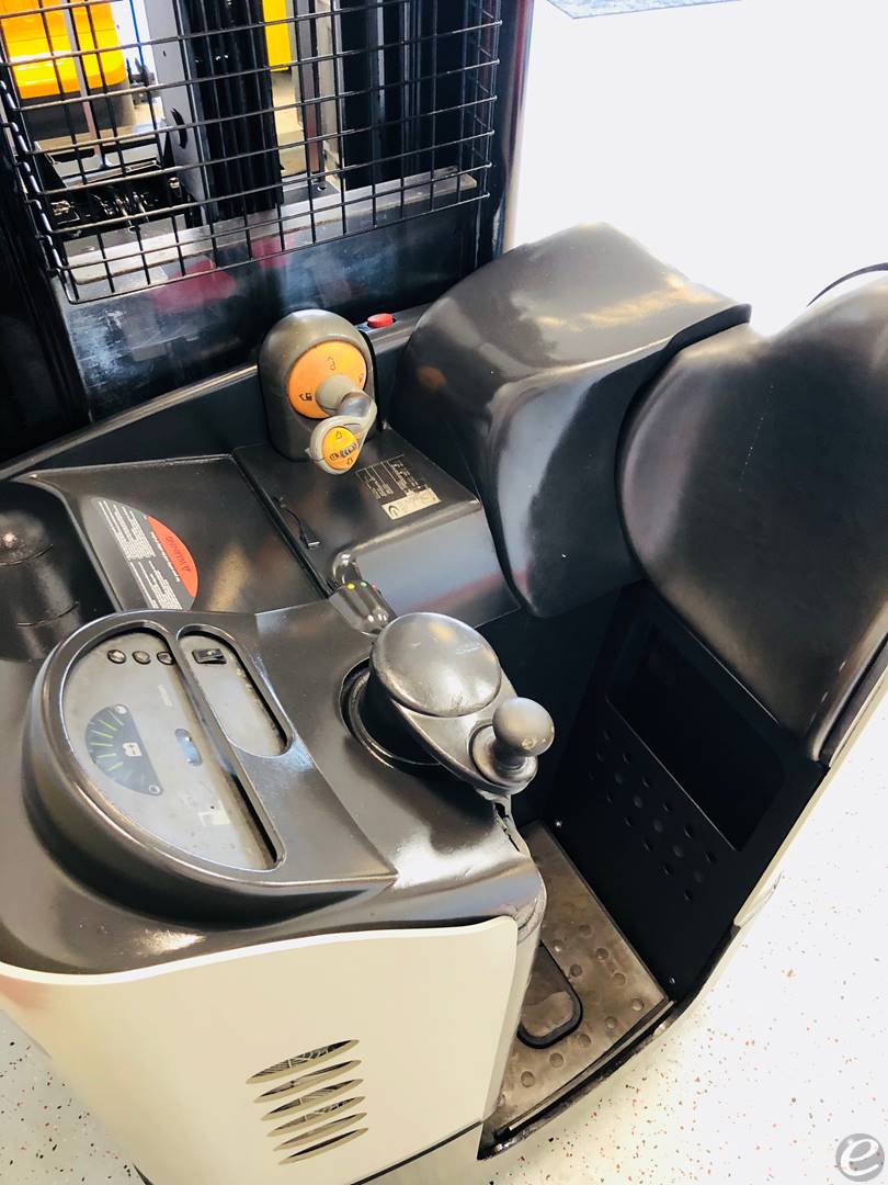 2005 Crown RR5220-35