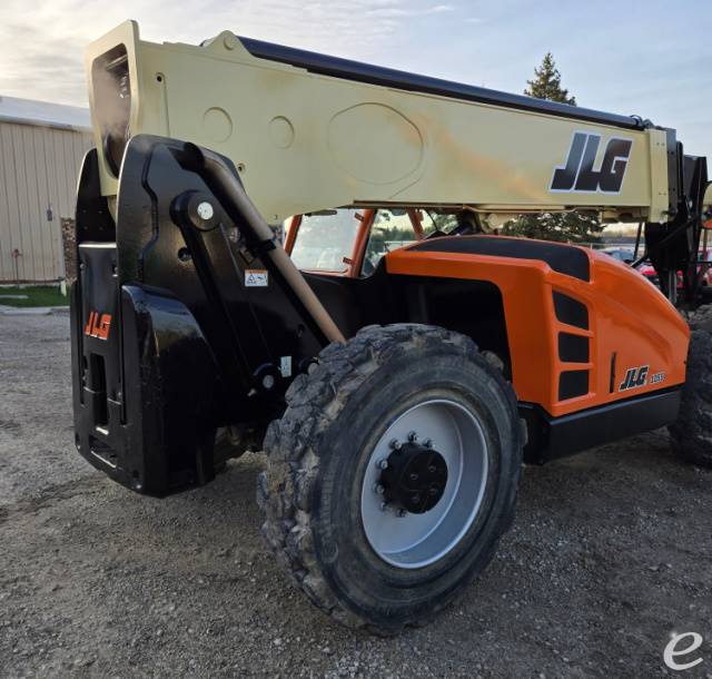 2019 JLG 1055
