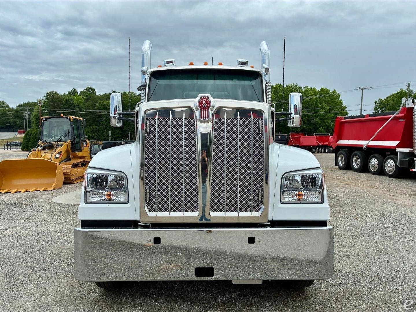 2025 Kenworth W990