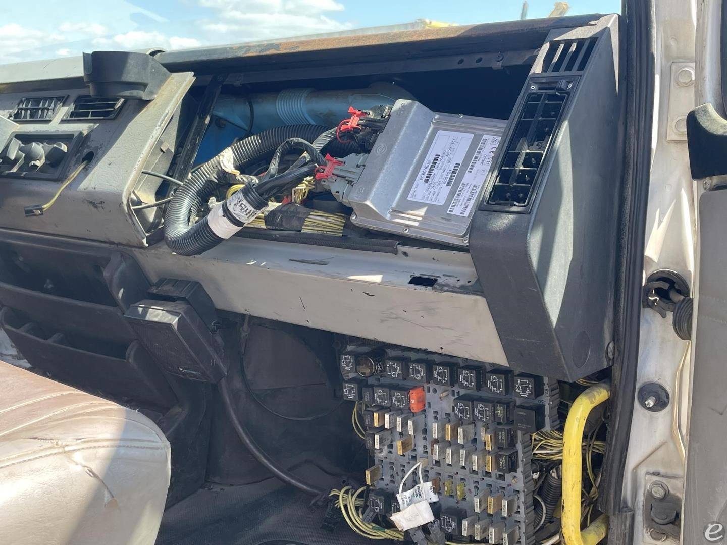 2001 Freightliner FL70