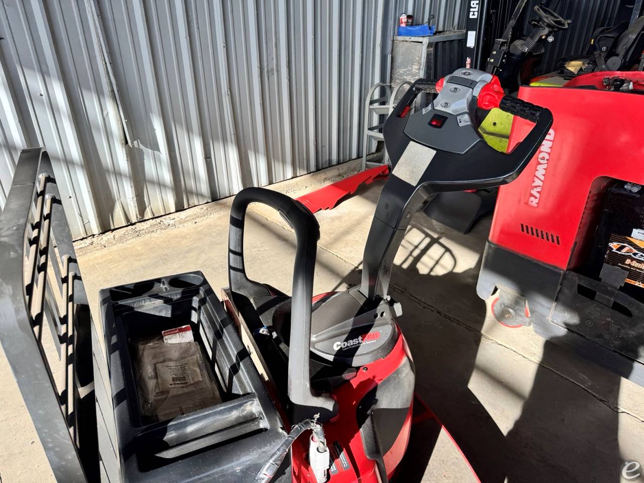 2015 Raymond 8410