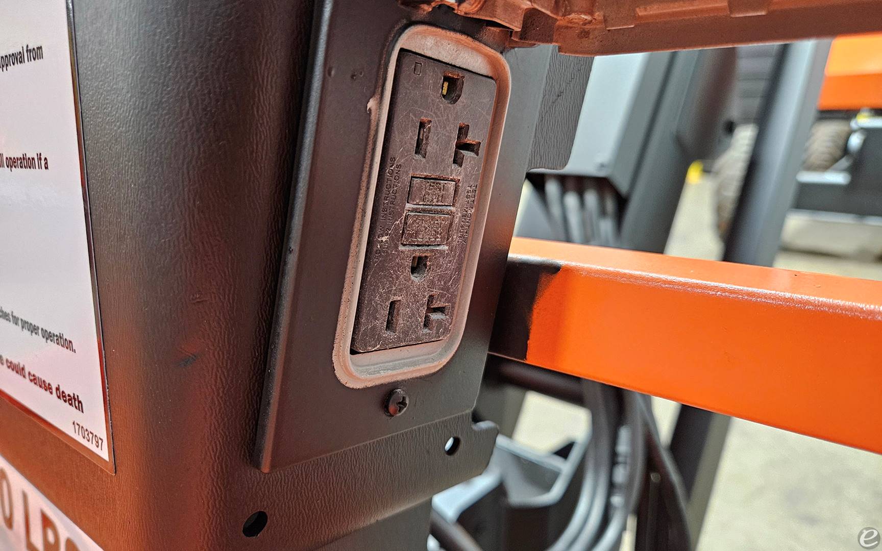 2015 JLG 800AJ