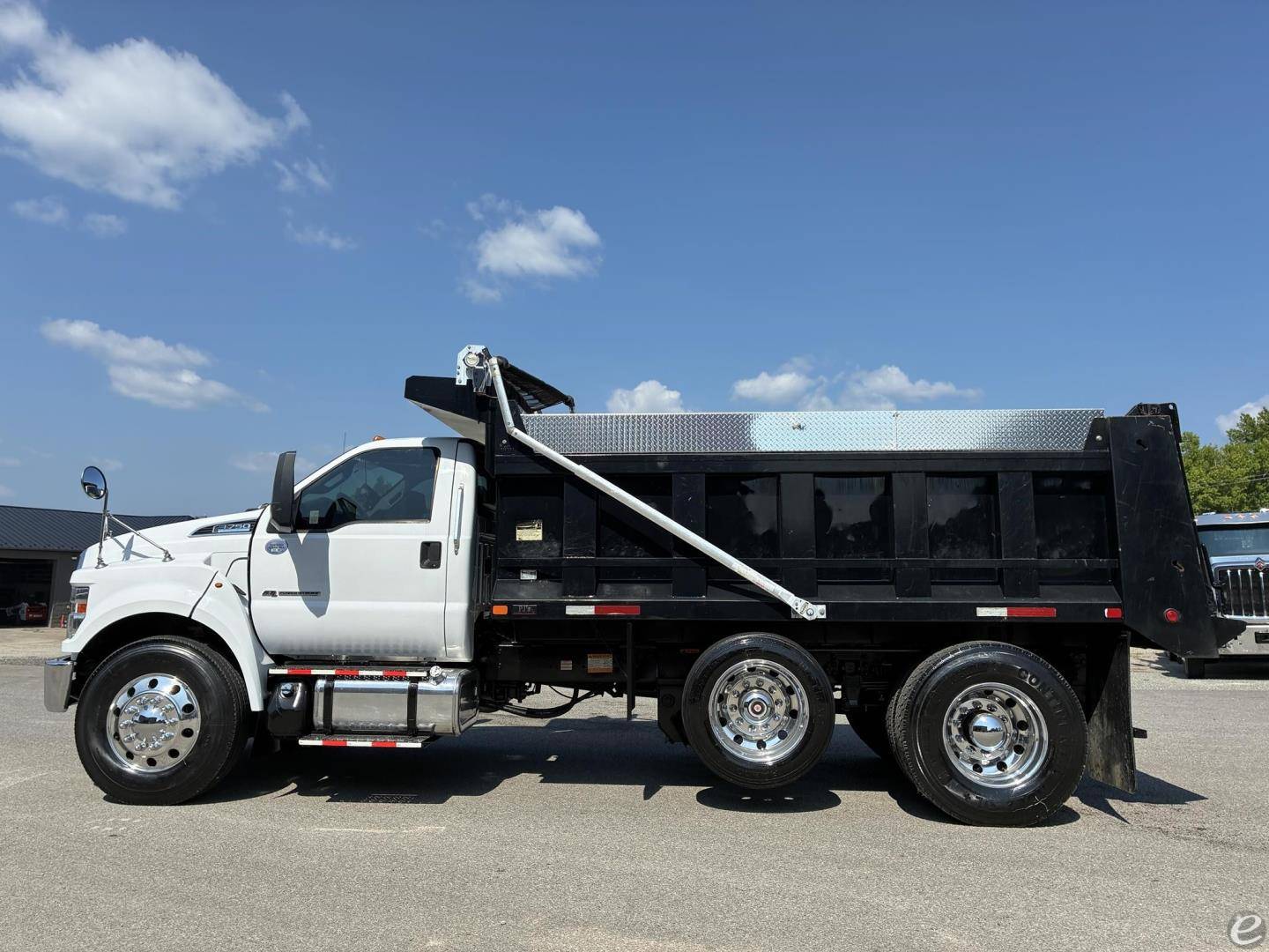2019 Ford F750 XLT SD