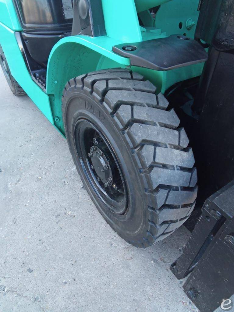 2015 Mitsubishi FD25N