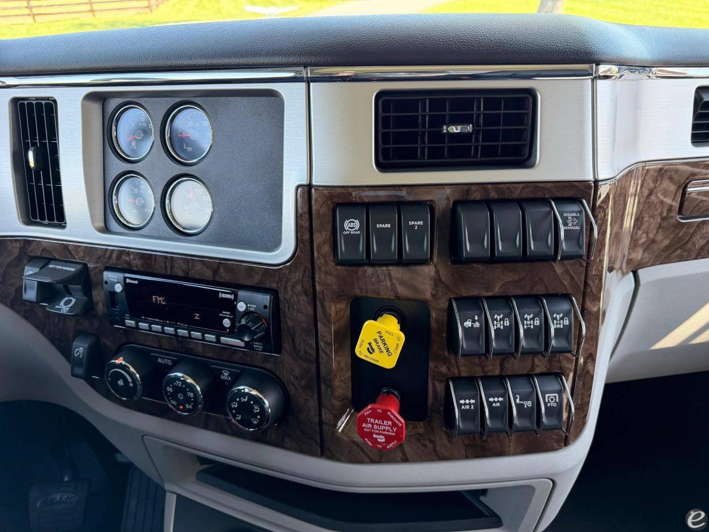 2026 Peterbilt 589