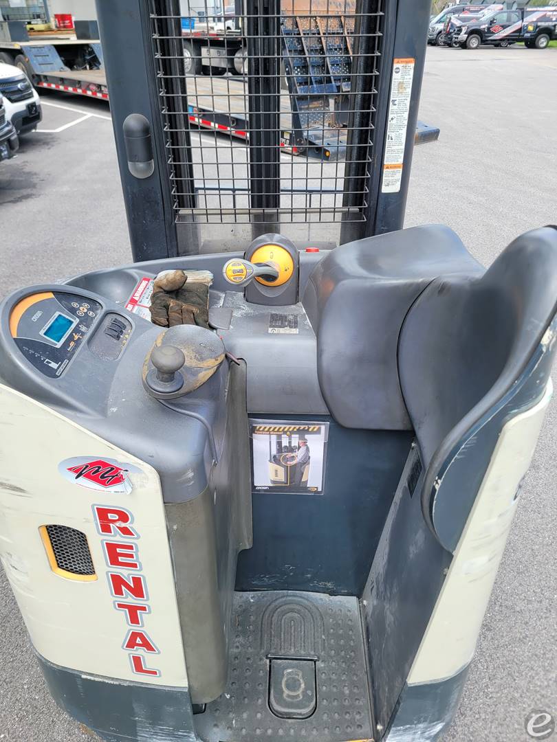 2009 Crown RR5725-45
