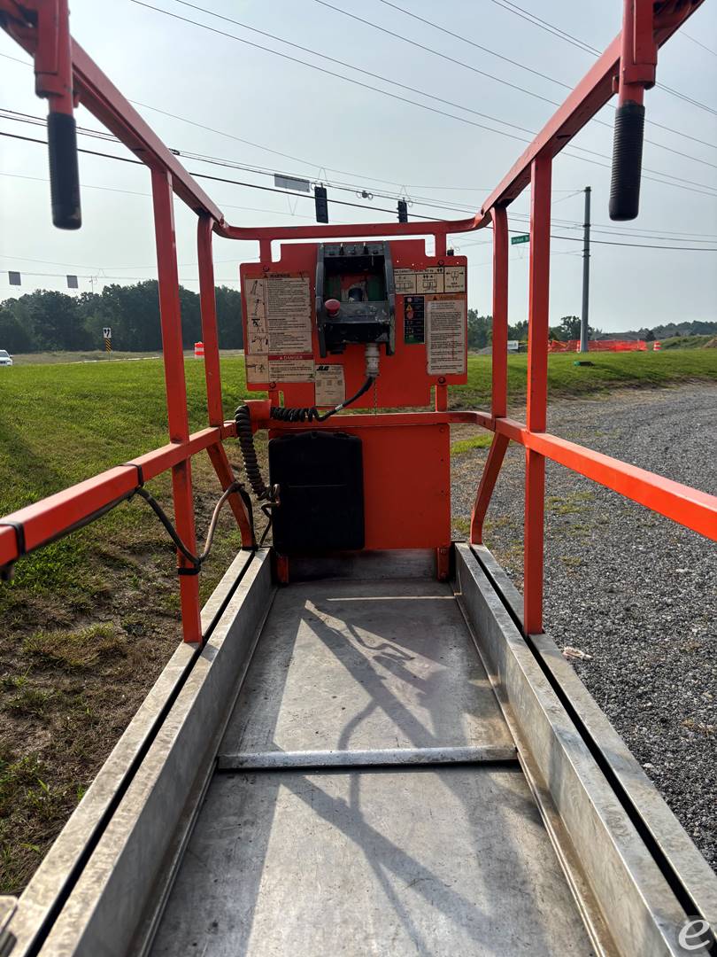 2006 JLG 1930ES