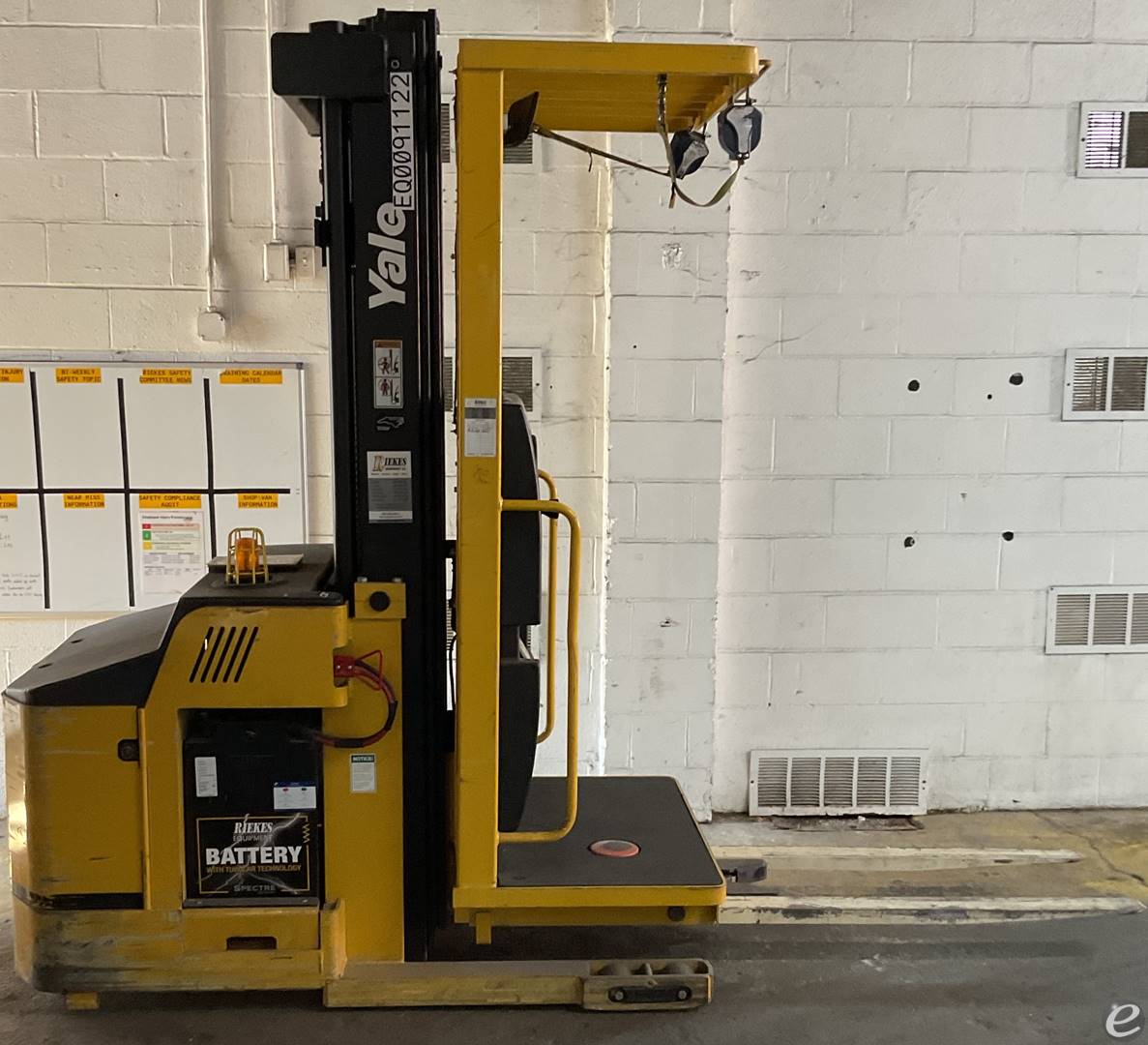 2015 Yale OS030EF