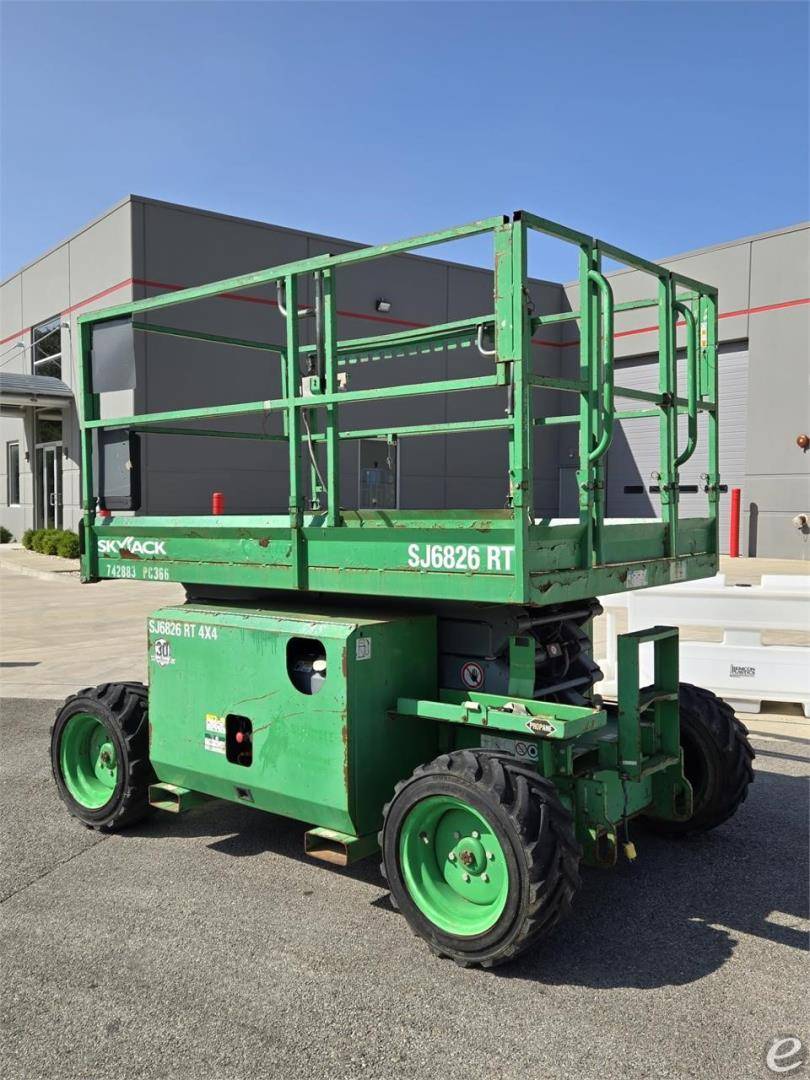 2015 Skyjack SJ6826RT Dual Fuel Scissor Lift - 123Forklift