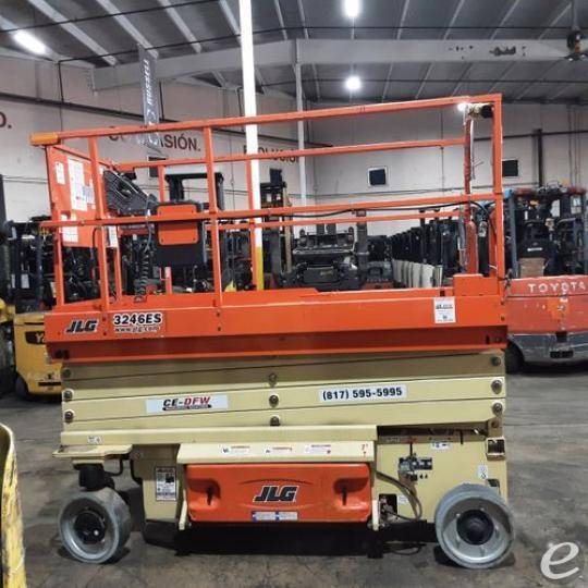 2016 JLG 3246ES