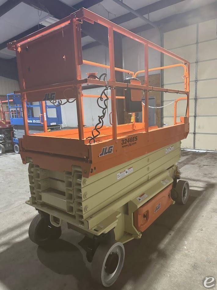 2018 JLG 3246ES