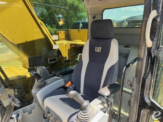 2017 Cat 323FL